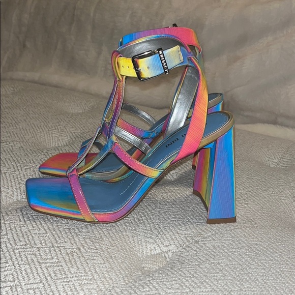 Gianni Bini thick heel wedges - Picture 2 of 5